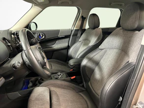 https://vehicle.imgix.net/4500101/050e4559-0916-4790-b0f8-ae7b41174650.jpg