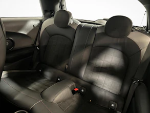 https://vehicle.imgix.net/4500115/29950f33-aa18-4d03-b732-fddb41fed878.jpg