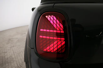 https://vehicle.imgix.net/4500197/1b5d899d-c75f-4d3e-b6e8-3aadb44cb303.jpg