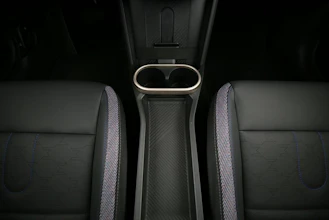 https://vehicle.imgix.net/4500197/8236152c-55f7-4c64-9cfb-5543ed9357cc.jpg