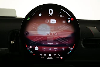https://vehicle.imgix.net/4500197/e5cdb2ad-77a3-4429-a6e5-48d2a981bc73.jpg