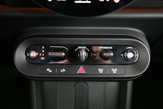 https://vehicle.imgix.net/4500197/f9d163ec-a919-48a2-924d-71d4b483af07.jpg