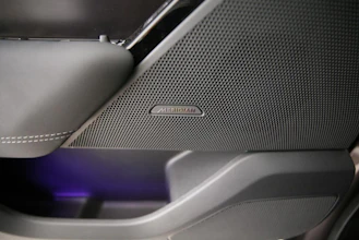 https://vehicle.imgix.net/4500271/c4a130b2-9b74-4591-8d14-cc2e4ecc272e.jpg