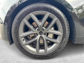 https://vehicle.imgix.net/4500294/88671327-f493-4d6d-b6b6-63555b4d353f.jpg