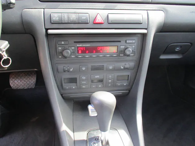 AUDI A6 Avant 2.7 T V6 30V Turbo quat.