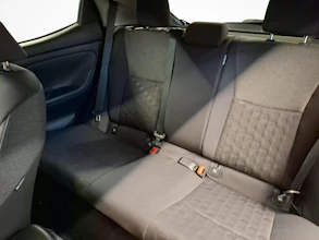https://vehicle.imgix.net/4500326/c8d93c5b-69c2-40e4-b317-5f48cf6c029d.jpg