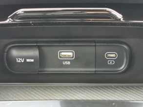 https://vehicle.imgix.net/4500417/8b898bc1-a553-4b5e-adbf-371d56948c45.jpg