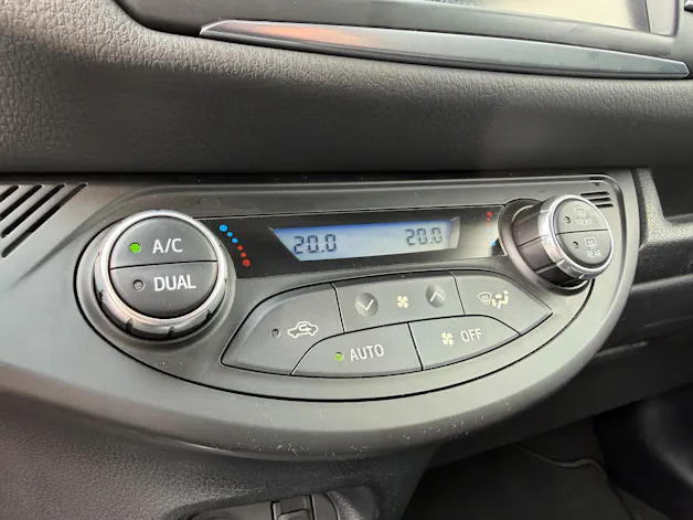 Toyota Yaris 1.5 VVT-i HSD Comfort