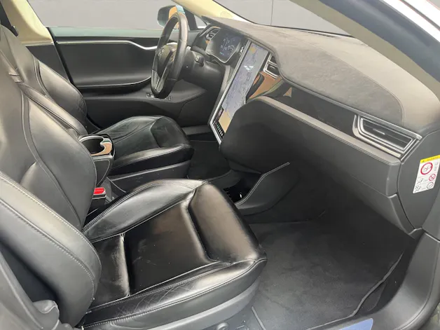 Tesla Model S 85 D