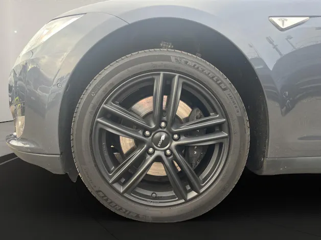 Tesla Model S 85 D