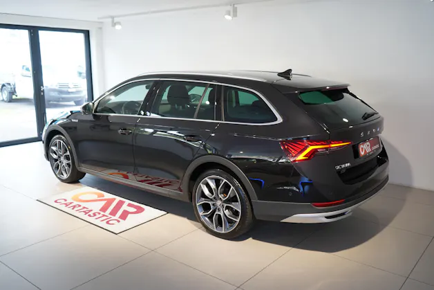SKODA Octavia Scout 2.0 TDI 4x4 DSG
