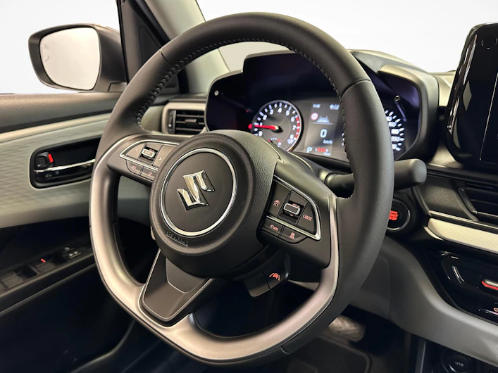 immagine del veicolo SUZUKI SWIFT