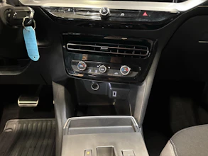 https://vehicle.imgix.net/4500702/000d37bd-87cb-4e62-aa82-ebd02a57caf9.jpg