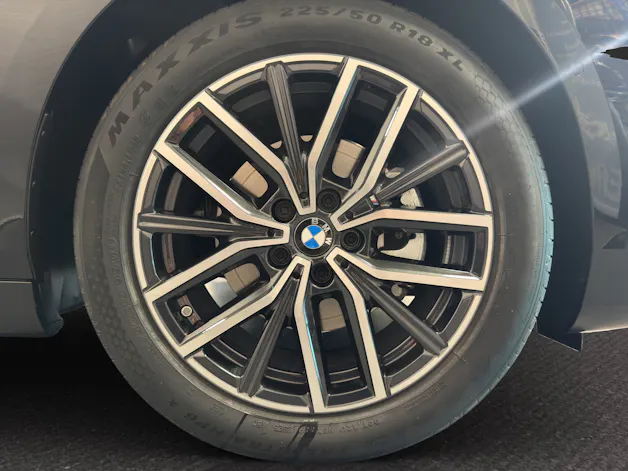 BMW 2er Reihe U06 Active Tourer 220i paddles