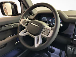 Land Rover Defender 110 3.0 D I6 250 X-Dynamic SE