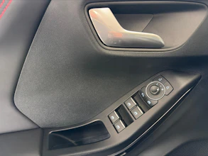 https://vehicle.imgix.net/4500858/b897200d-bcb9-41c5-890e-59ae3ddf16f3.jpg