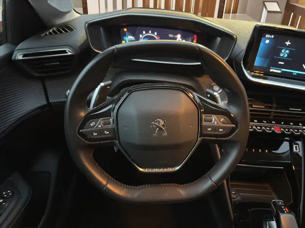 PEUGEOT 208 1.2 PureTech 130 Allure