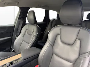 VOLVO XC60 2.0 B5 MH Plus Dark AWD