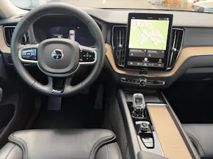 VOLVO XC60 2.0 B5 MH Plus Dark AWD