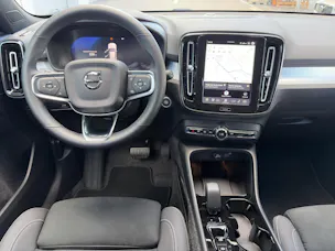 VOLVO XC40 2.0 B3 MH Plus Dark
