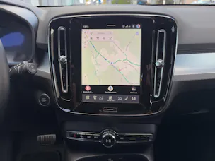 VOLVO XC40 2.0 B3 MH Plus Dark