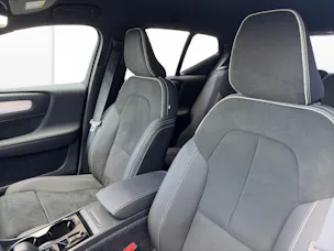 VOLVO XC40 2.0 B3 MH Plus Dark