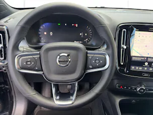 VOLVO XC40 2.0 B3 MH Plus Dark