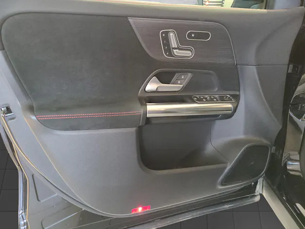 MERCEDES-BENZ GLA 250 4M AMG H247