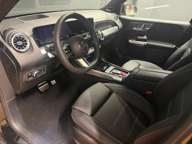 MERCEDES-BENZ GLB 220 d 4M - AMG / DISTRONIC / 360 Grad Kamera / Head-Up Display
