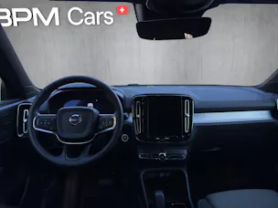 VOLVO XC40 2.0 B3 MH Plus Dark
