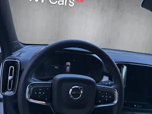 VOLVO XC40 2.0 B3 MH Plus Dark
