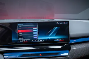 BMW i5 M60 xDrive M Sport Pro / CH-Fahrzeug /Iconic Glow / Panorama-Glasdach