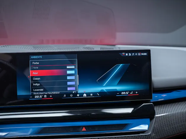 BMW i5 M60 xDrive M Sport Pro / CH-Fahrzeug /Iconic Glow / Panorama-Glasdach
