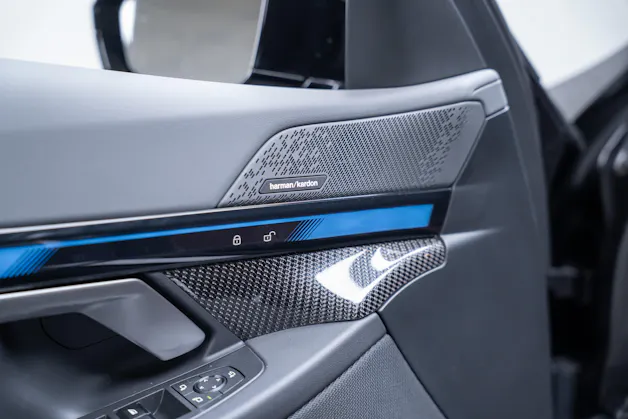 BMW i5 M60 xDrive M Sport Pro / CH-Fahrzeug /Iconic Glow / Panorama-Glasdach