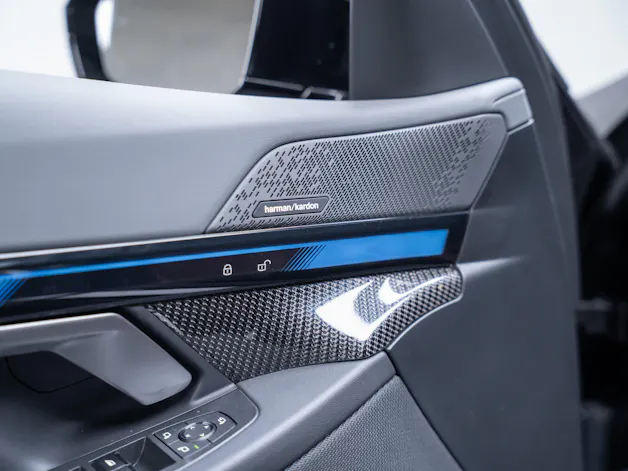 BMW i5 M60 xDrive M Sport Pro / CH-Fahrzeug /Iconic Glow / Panorama-Glasdach