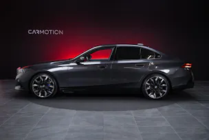 BMW i5 M60 xDrive M Sport Pro / CH-Fahrzeug /Iconic Glow / Panorama-Glasdach