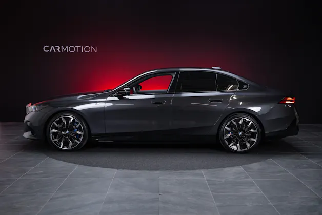 BMW i5 M60 xDrive M Sport Pro / CH-Fahrzeug /Iconic Glow / Panorama-Glasdach