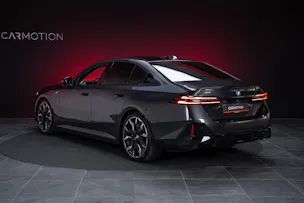 BMW i5 M60 xDrive M Sport Pro / CH-Fahrzeug /Iconic Glow / Panorama-Glasdach