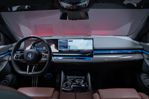BMW i5 M60 xDrive M Sport Pro / CH-Fahrzeug /Iconic Glow / Panorama-Glasdach