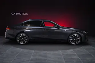 BMW i5 M60 xDrive M Sport Pro / CH-Fahrzeug /Iconic Glow / Panorama-Glasdach