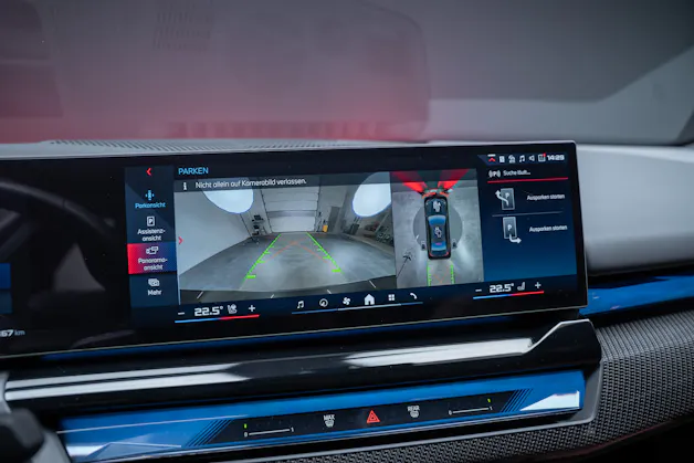 BMW i5 M60 xDrive M Sport Pro / CH-Fahrzeug /Iconic Glow / Panorama-Glasdach