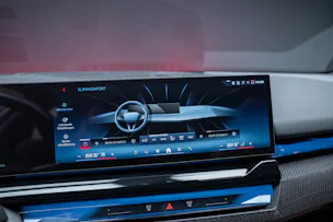 BMW i5 M60 xDrive M Sport Pro / CH-Fahrzeug /Iconic Glow / Panorama-Glasdach