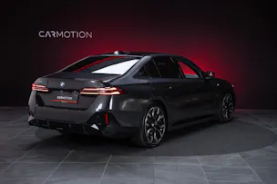BMW i5 M60 xDrive M Sport Pro / CH-Fahrzeug /Iconic Glow / Panorama-Glasdach