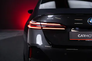 BMW i5 M60 xDrive M Sport Pro / CH-Fahrzeug /Iconic Glow / Panorama-Glasdach