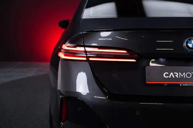 BMW i5 M60 xDrive M Sport Pro / CH-Fahrzeug /Iconic Glow / Panorama-Glasdach