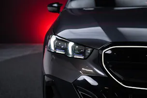 BMW i5 M60 xDrive M Sport Pro / CH-Fahrzeug /Iconic Glow / Panorama-Glasdach