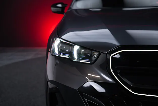 BMW i5 M60 xDrive M Sport Pro / CH-Fahrzeug /Iconic Glow / Panorama-Glasdach