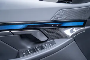 BMW i5 M60 xDrive M Sport Pro / CH-Fahrzeug /Iconic Glow / Panorama-Glasdach