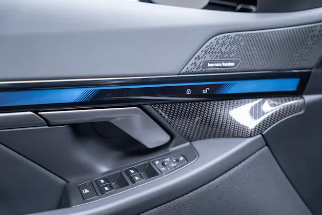 BMW i5 M60 xDrive M Sport Pro / CH-Fahrzeug /Iconic Glow / Panorama-Glasdach