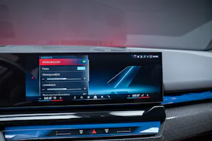 BMW i5 M60 xDrive M Sport Pro / CH-Fahrzeug /Iconic Glow / Panorama-Glasdach